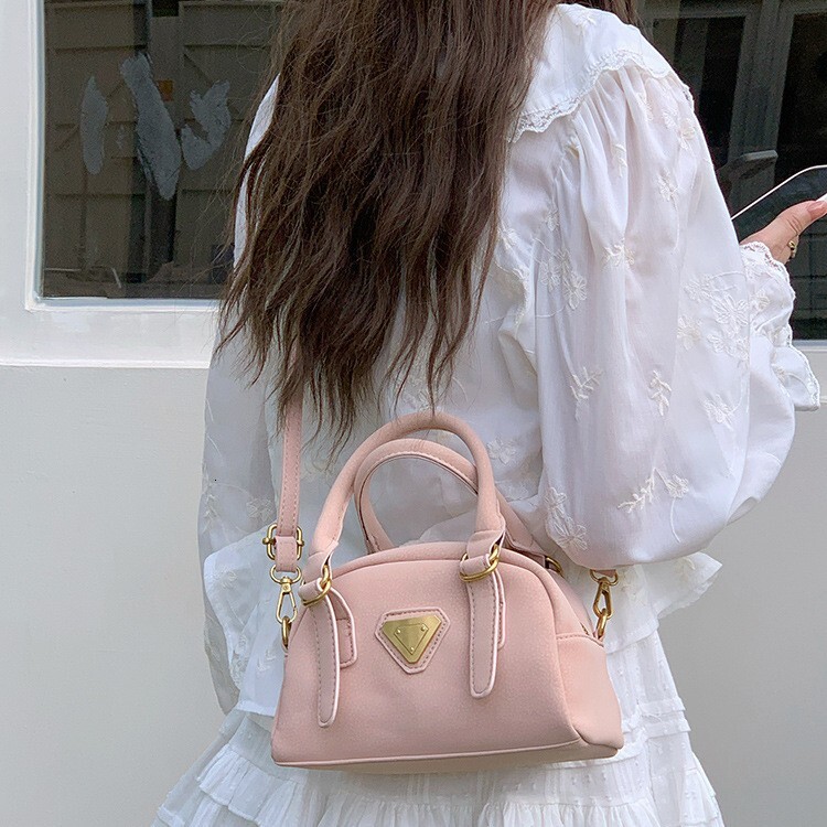 Designer Bag Niche Designer Bag For Women 2025 New Spring Summer Luxury Bag Versatile Shoulder Crossbody Bag High-quality Texture Handbag Bowling Bag 