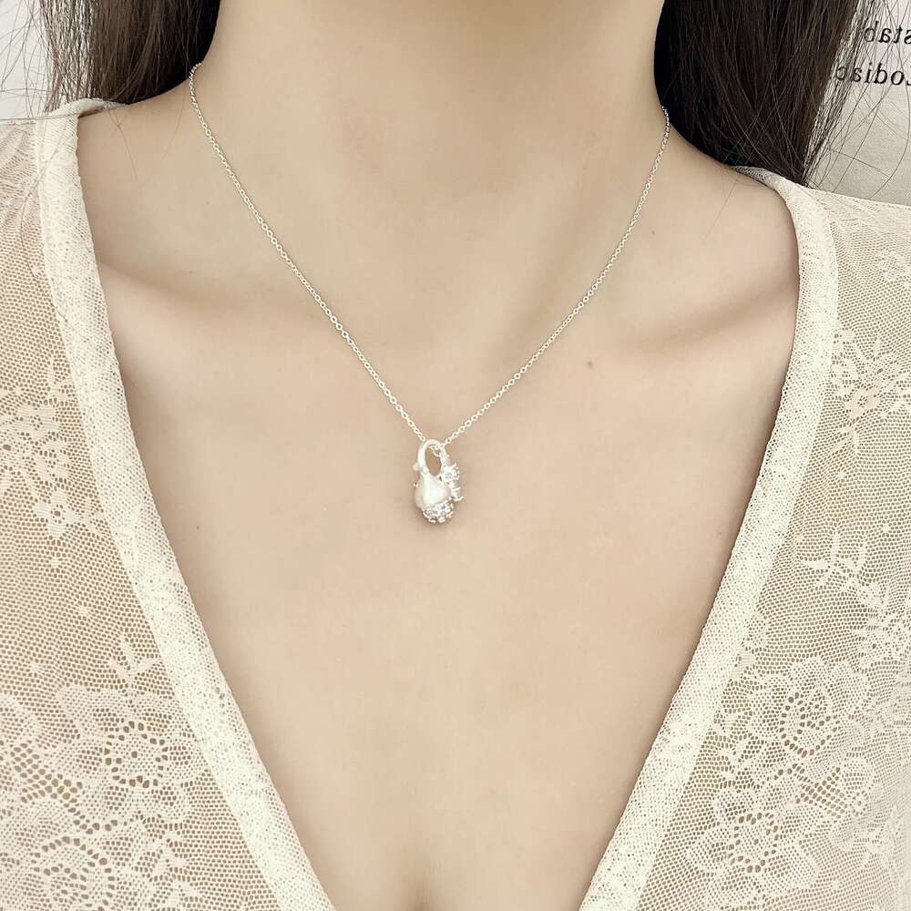 Vintage Brushed Cross Pink Dia Pinecone Pendant Necklace for Women, Light Sweater Chain, Elegant Collarbone Chain d7c