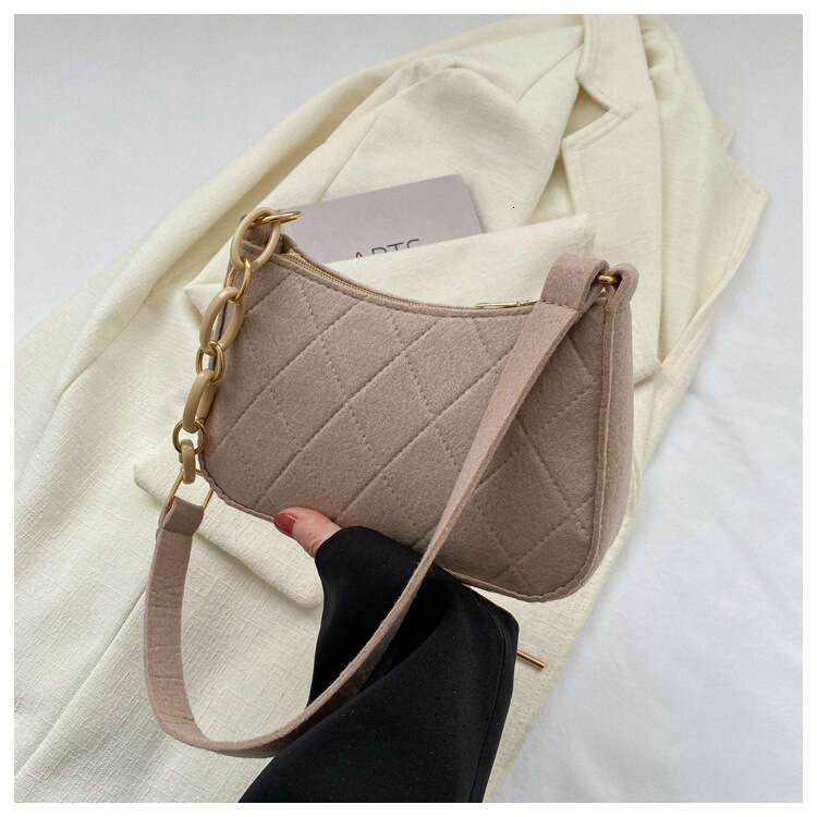 2025 Trendy French Niche Design for Women Versatile High-end Chain Shoulder Handbag Felt Underarm Bag
