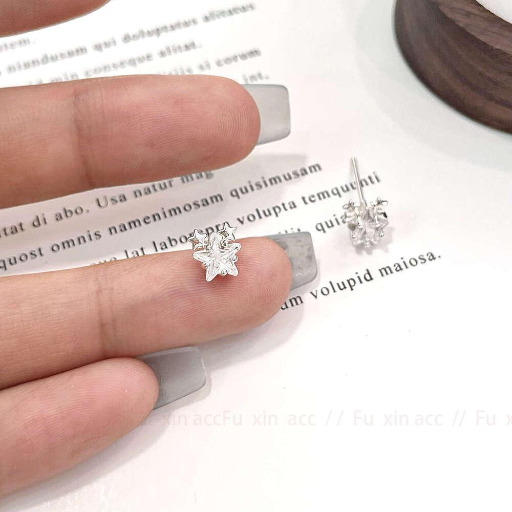 Zircon Tassel Artistic Personality Star Small Earrings for Women New Niche Design High-end Light Ear Jewelry 3c5