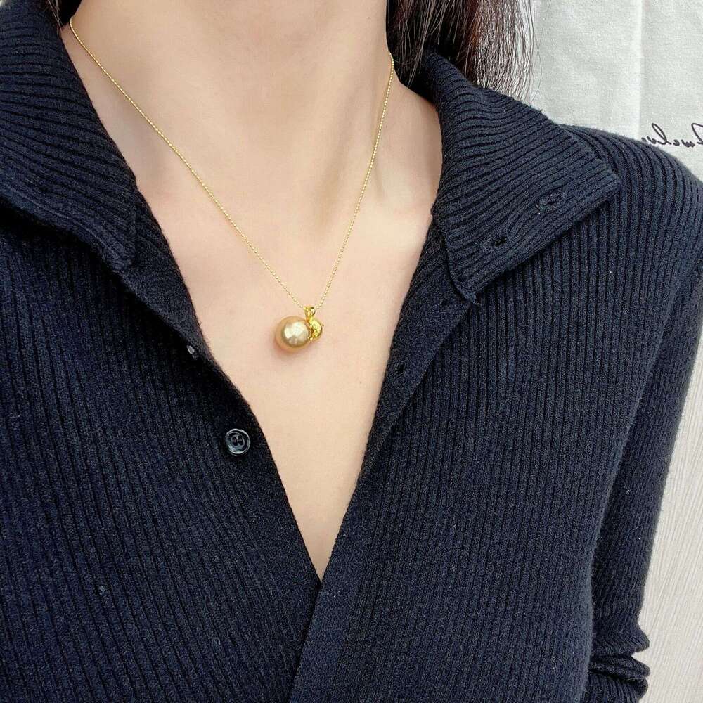 New Gold Gourd Pendant Long Niche Design Light High-end Sweater Chain Elegant Versatile Necklace 0f6