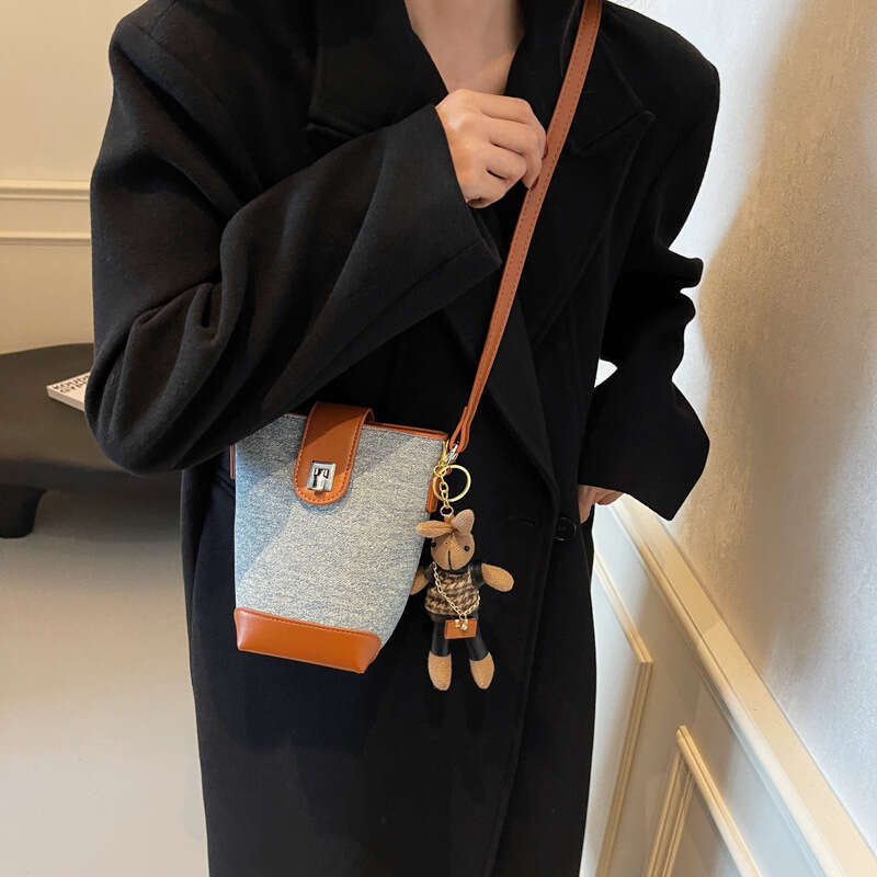 2024 New Niche Design Minimalist Crossbody Color-Block Bucket for Women Autumn Melad Phone Bag