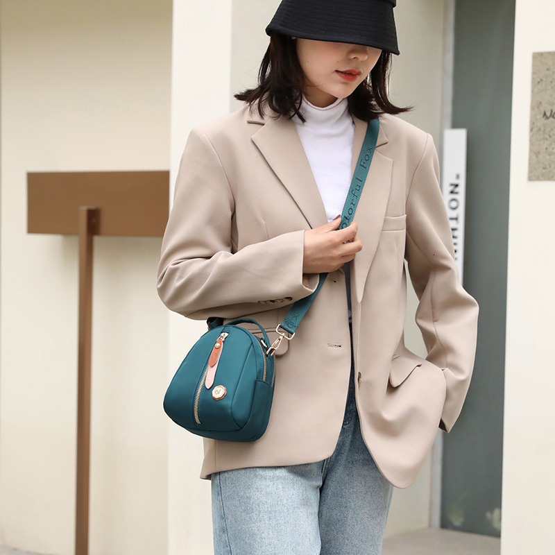 Colorful Fox New Women's Shoulder Outdoor Casual Mobile Phone Coin Purse Water-Resistant Nylon Crossbody Bag ddmymoon