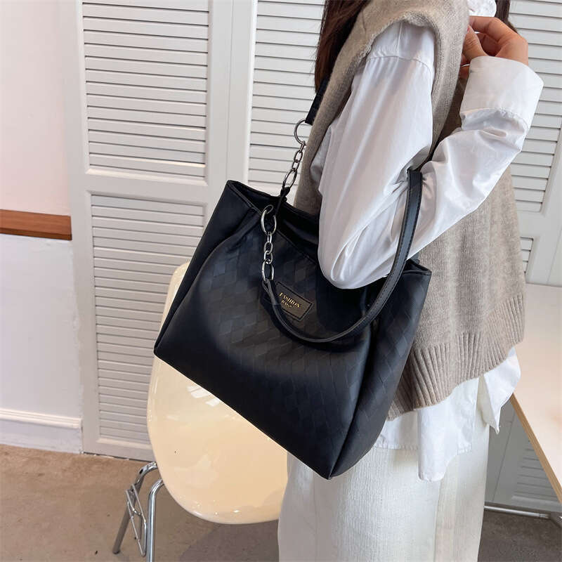 Large Capacity for Women 2025 New Spring High-end Niche Class Commuter Versatile Shoulder Tote Bag