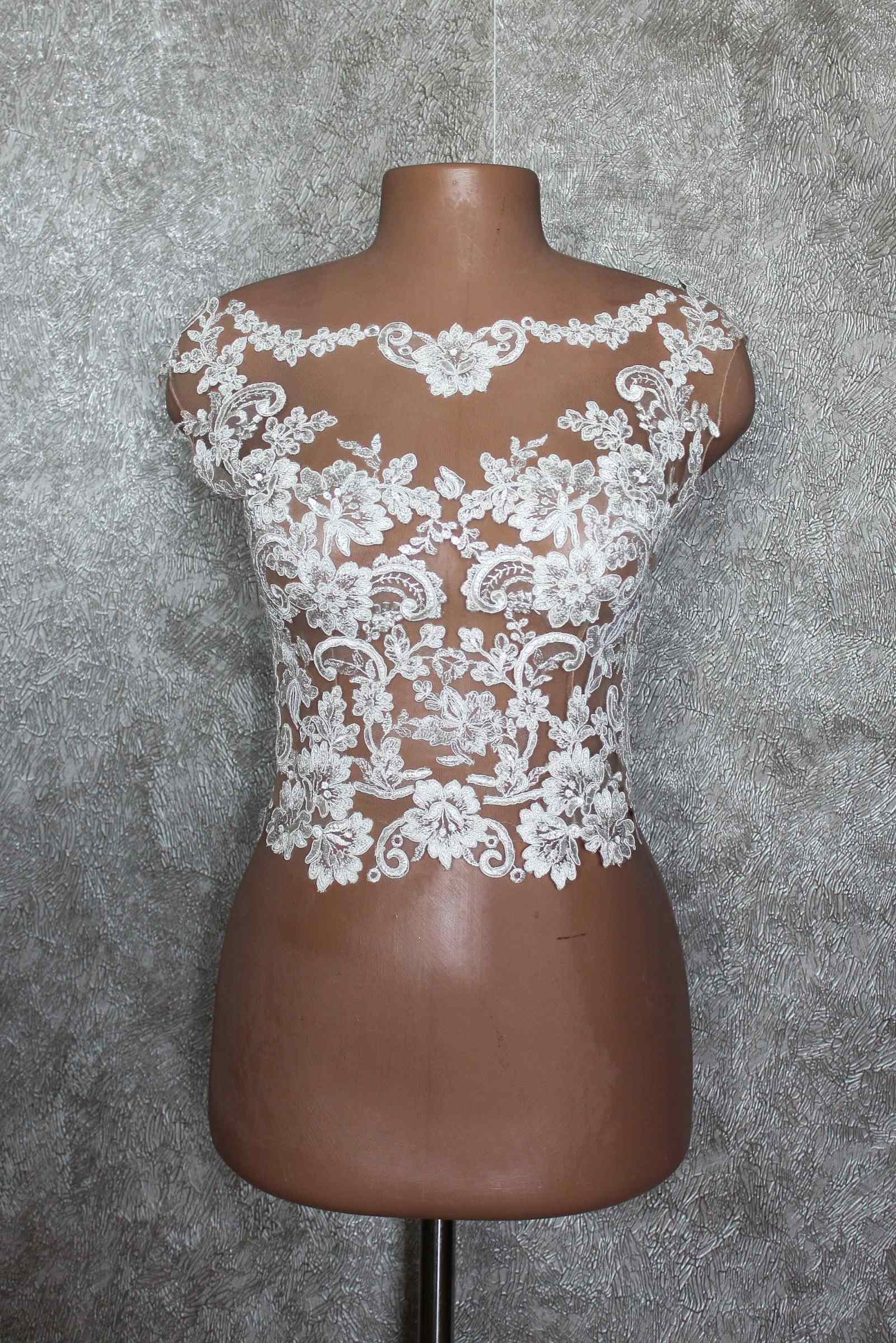 Elegant Bridal Jacket Short Sleeve O-Neck Appliques Tull Lace Button Wedding Jackets Bridal Accessories Customized