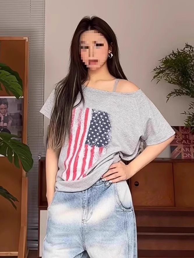 2025 Summer Retro Versatile Loose Sexy Girl American Fashion T-shirt Off Shoulder Top Printed Slimming Grey Short Sleeve New Designer T-shirt