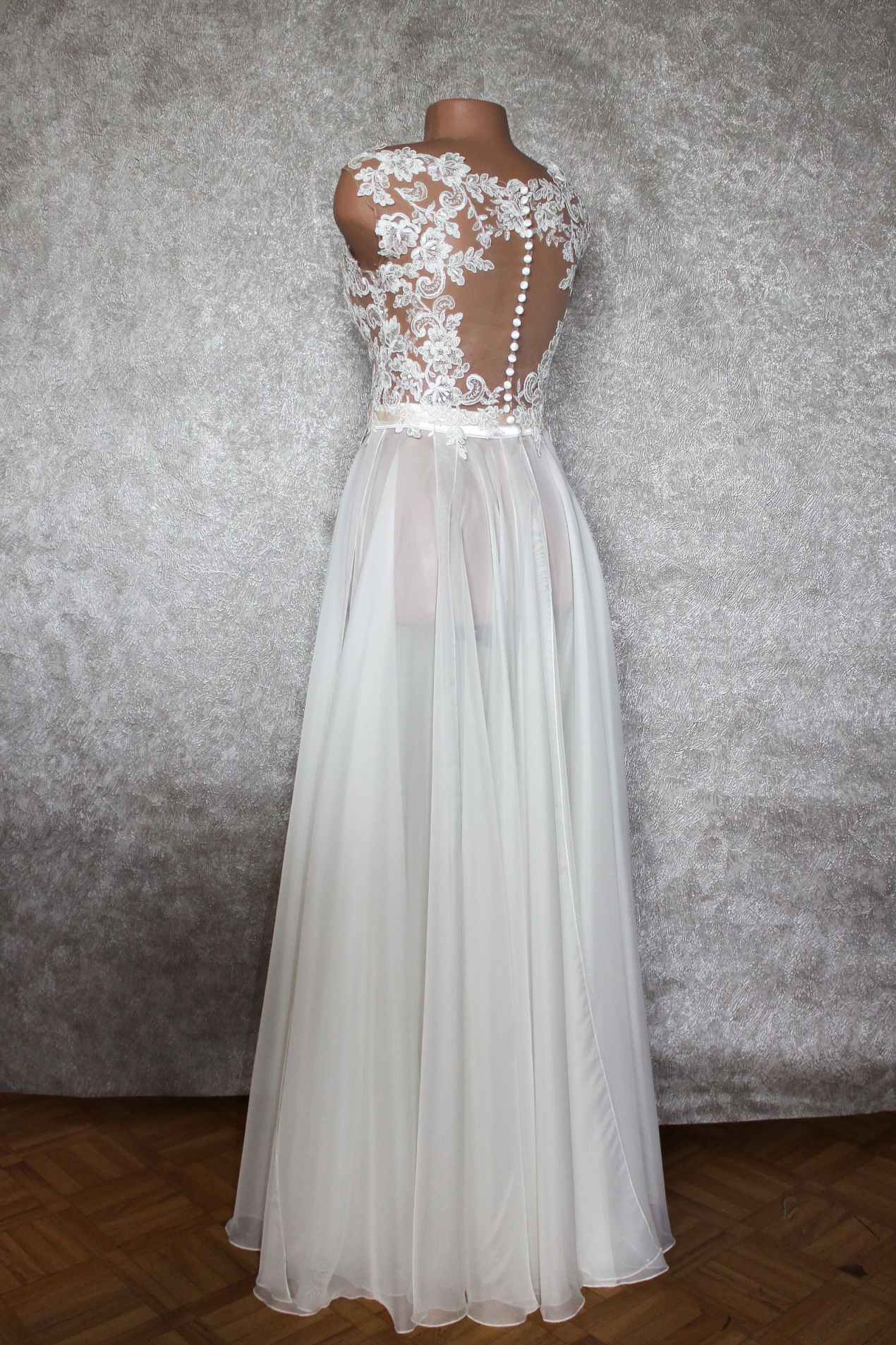 Elegant Bridal Jacket Short Sleeve O-Neck Appliques Tull Lace Button Wedding Jackets Bridal Accessories Customized