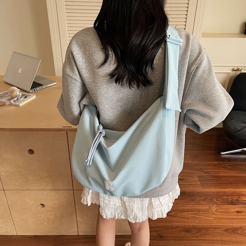 Korean Style Ins Super Popular Artistic Dumpling 2025 Summer New Daily Commuting Design Sense Fashion Crossbody Bag