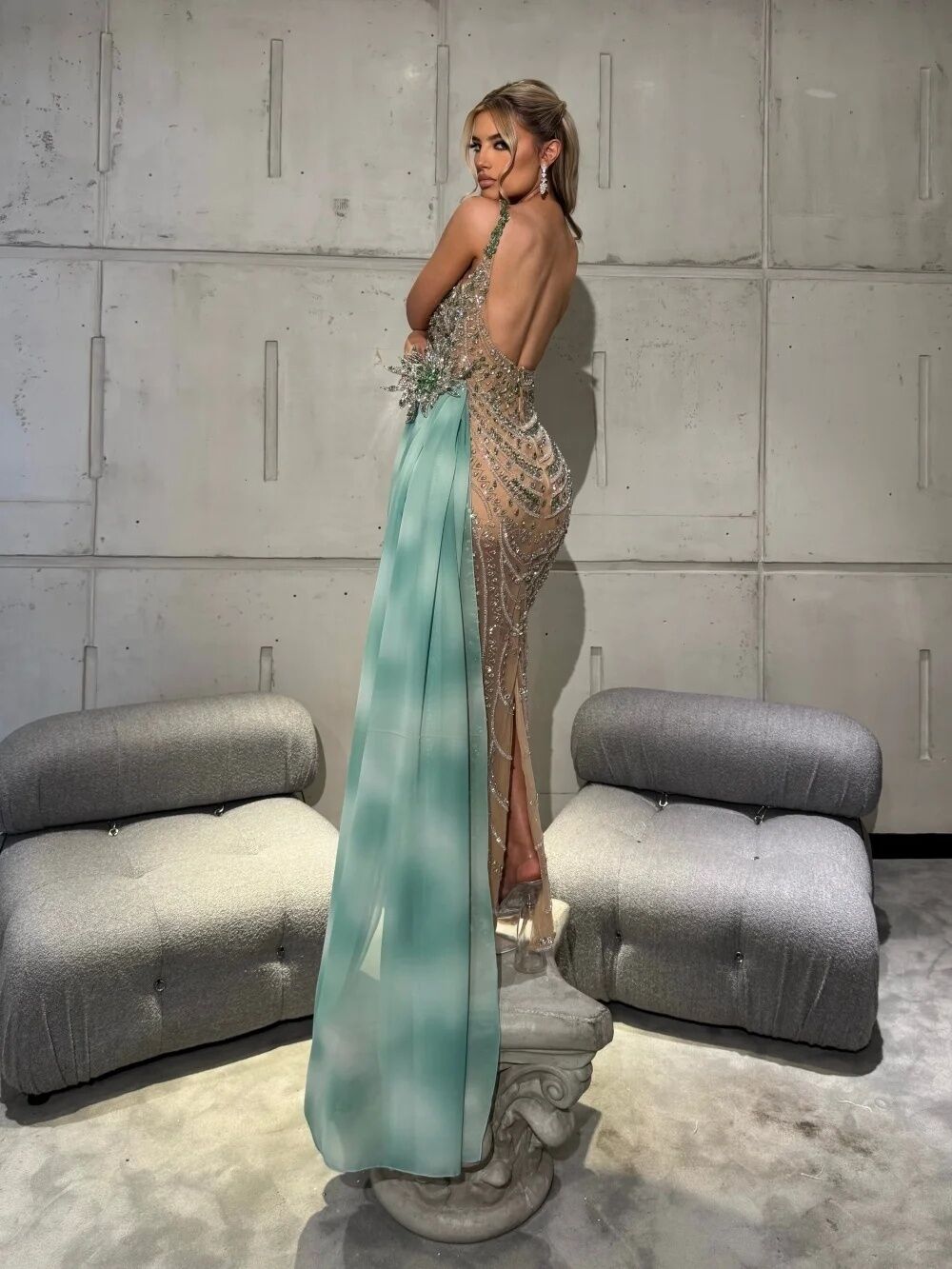 Elegant Beaded Rhinestone Evening Dresses Customized Sexy Sleeveless Crystal Prom Dress Backless Side Train Party Gown