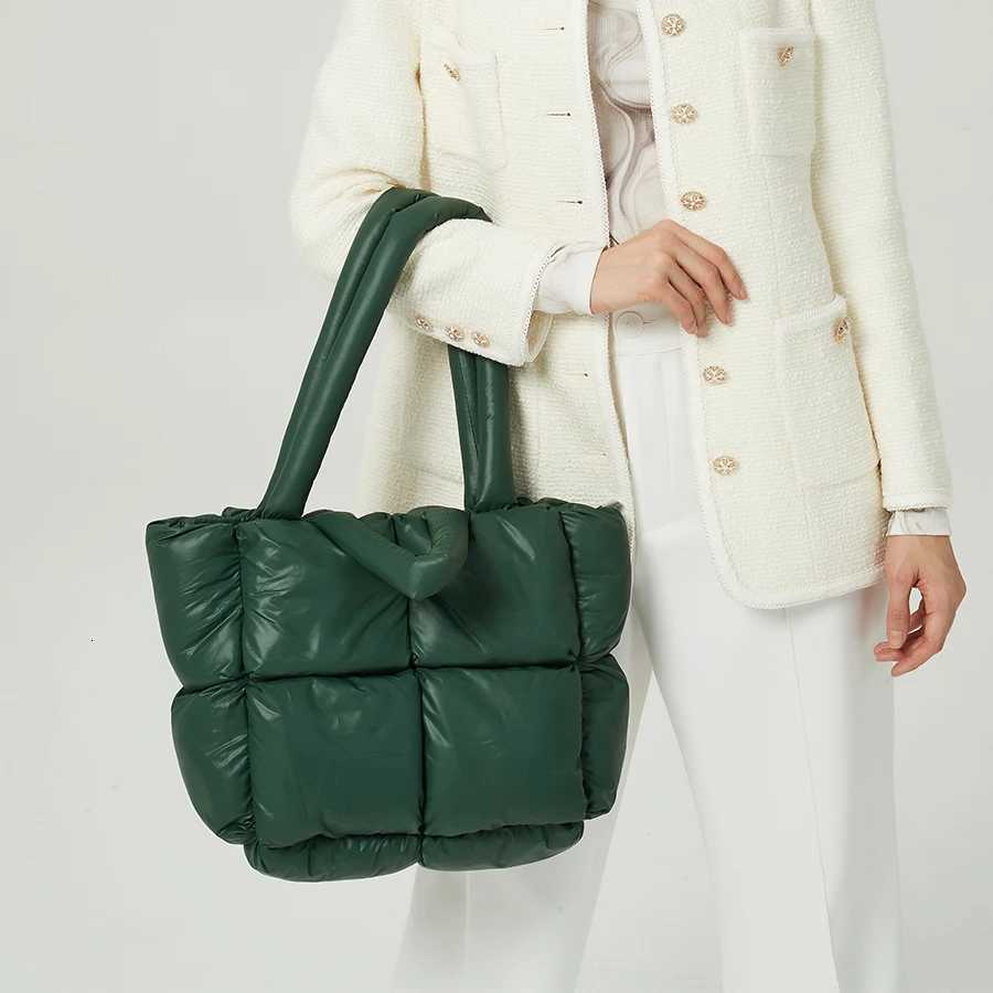 5 Large Tote Padded Handbags Designer Quilted Wen Shoulder Bags Luxury Nyl Down Cott Crossbody Bag Winter Purse 2024 Y250730