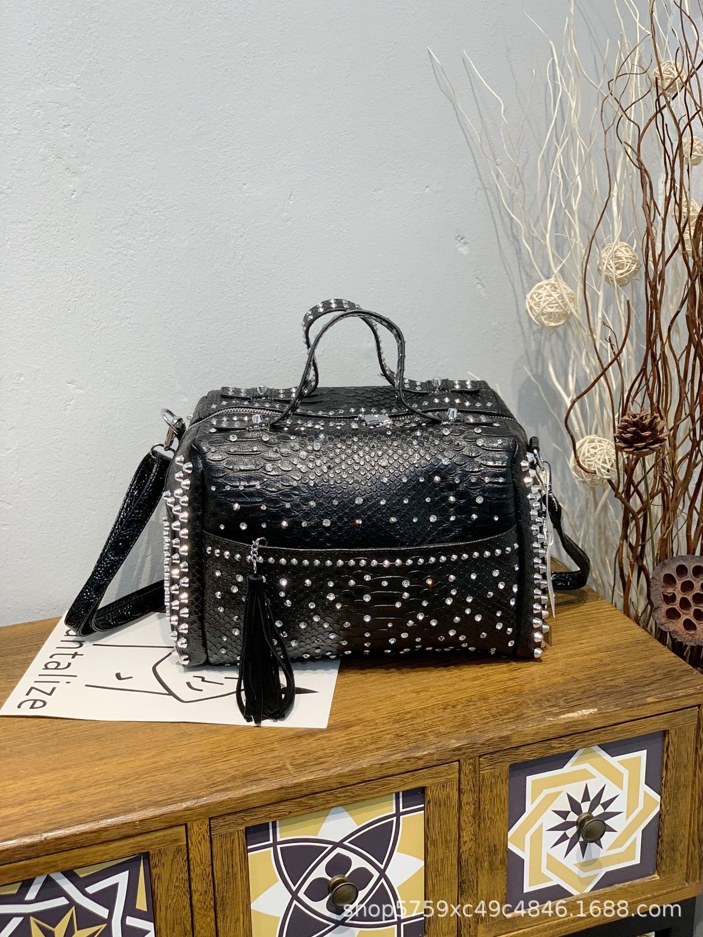 Diamond-encrusted 2025 New Women's Handbag Large Personalized Rivet Rhinestone Shoulder Casual Leopard Print Crossbody Bag ddmymoon