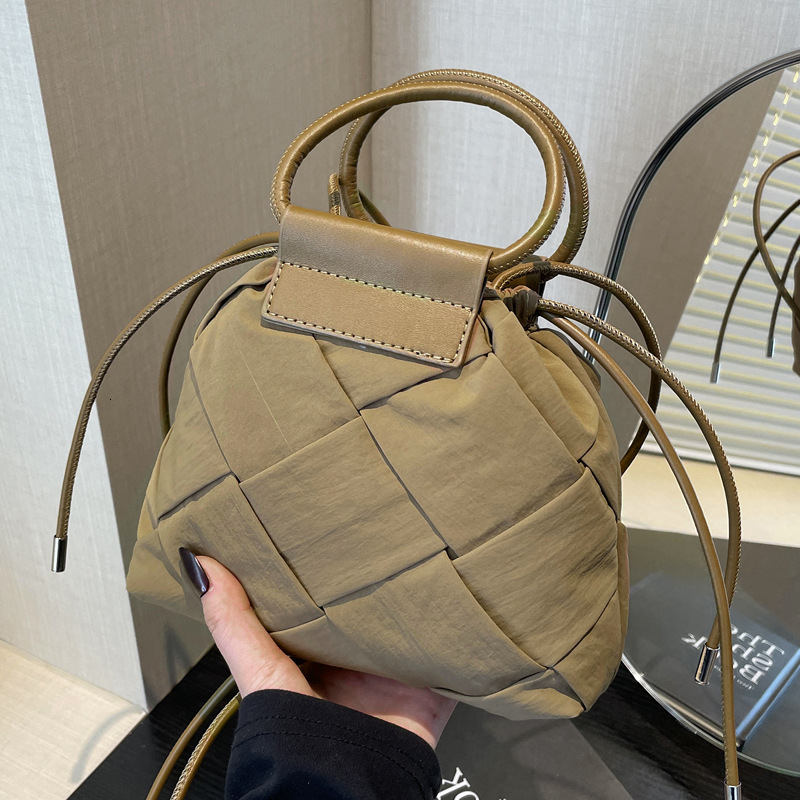 ColorfulFox Small Niche Ins Design Handheld Woven Fashion Mini Lightweight Shoulder Crossbody Bag ddmymoon