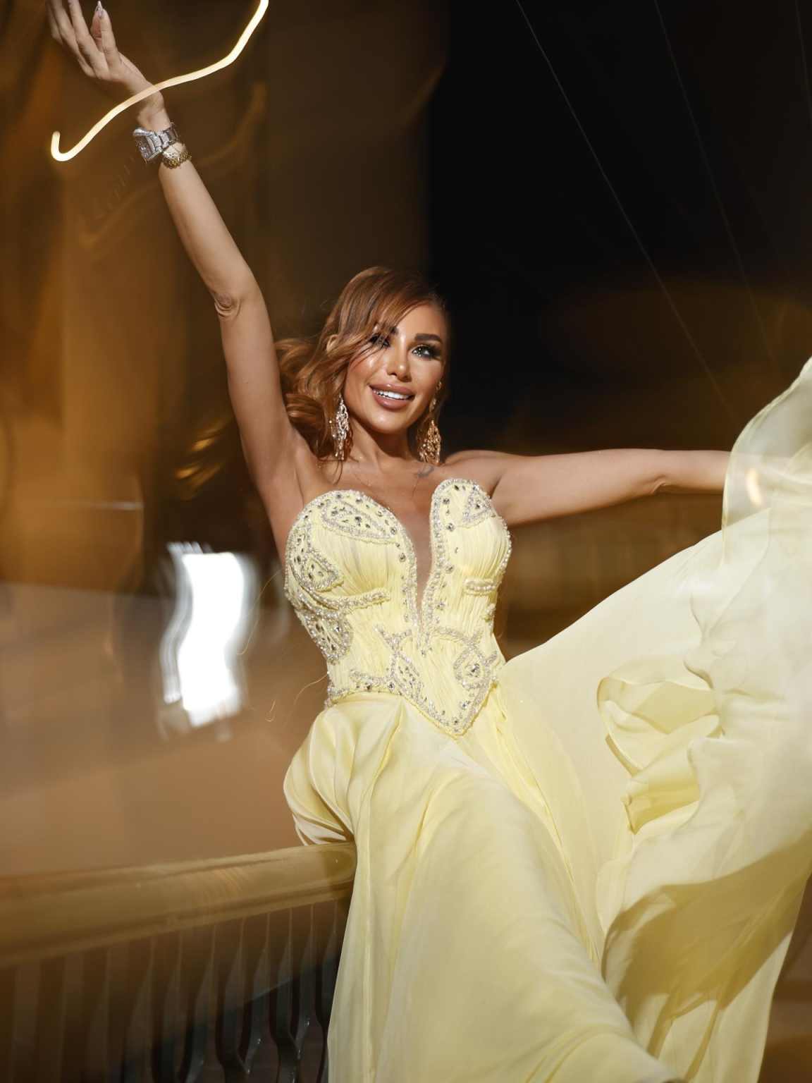 Graceful Yellow Prom Dresses Strapless Sleeveless Beads Lace-Up Court Gown Floor-Length Custom Made Formal Party Dress Vestido De Noite