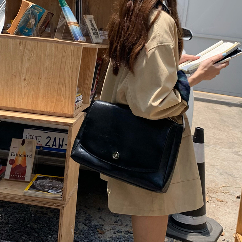 Designer Bag 2025 Autumn New Niche Design Retro Large Luxury Bag Capacity Briefcase Textured Commuter Crossbody Simple Messenger Bag Tote Bag