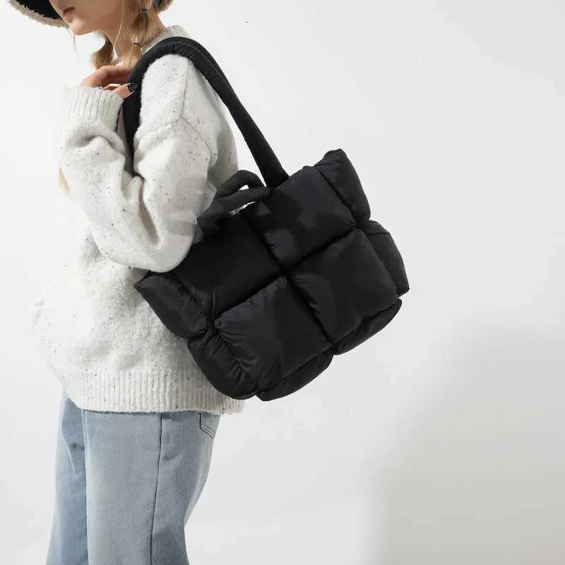 5 Soft Puffer Tote Bag Designer Quilted Wen Shoulder Bags Nyl Padded Lady Handbags Down Cott Warm Winter Shopper Bag Y250730