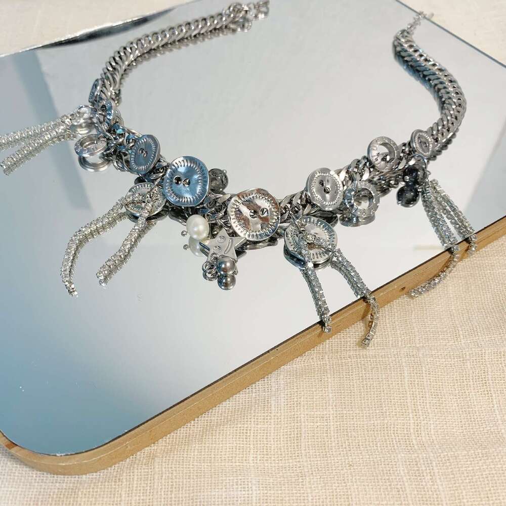 Y2K Sweet Cool Hot Girl Element Tassel Button Necklace Elegant Interlocking Choker Dark Style 7a0