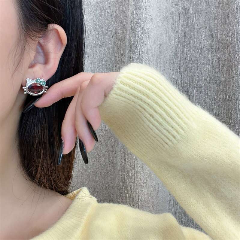 Korean and Japanese Style Versatile Cat Small Fresh Cute Animal Simple Petite 2024 New Autumn Winter Earrings for Women 2d6