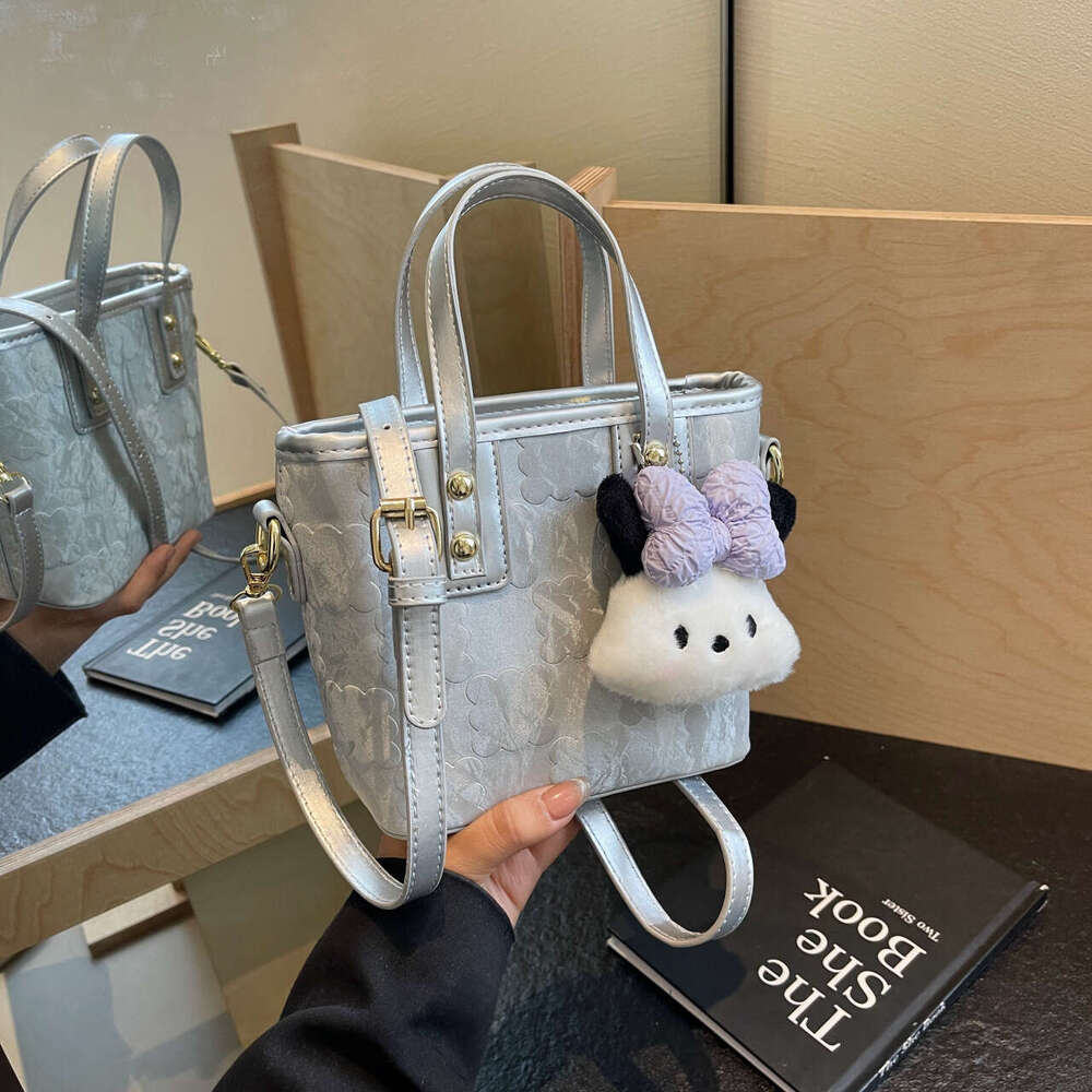 Women's 2025 New Crossbody Bucket Versatile Trendy Bag This Year Ins Design Handbag