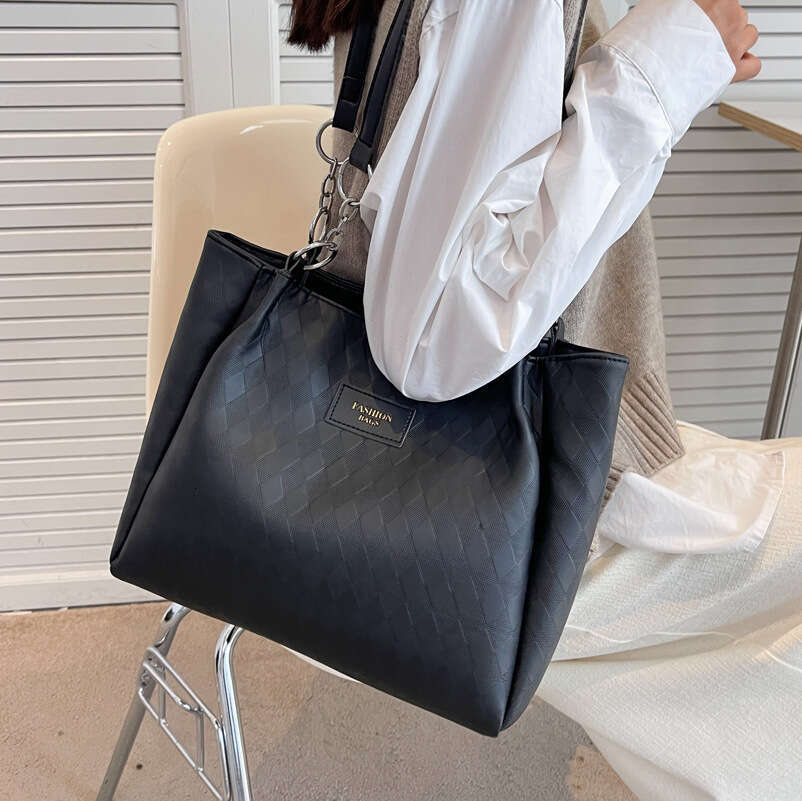 Large Capacity for Women 2025 New Spring High-end Niche Class Commuter Versatile Shoulder Tote Bag
