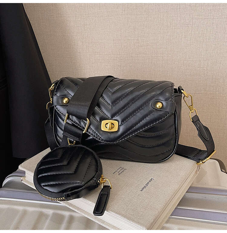 2024 New Trendy Women's Crossbody Single Shoulder Small Niche Design Chain Embroidery Zipper Bag