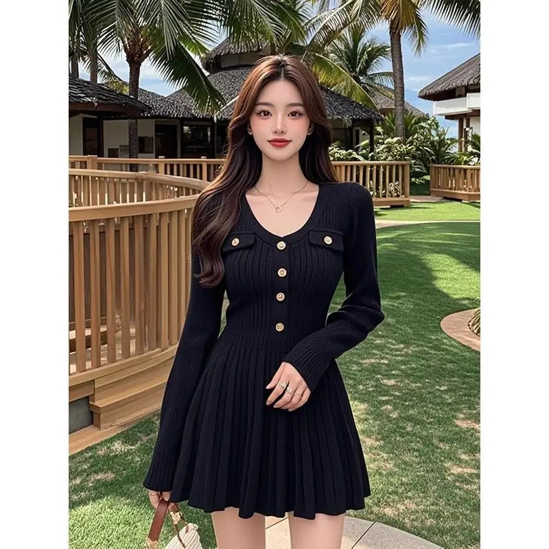 Knitted Dress with Waist-hugging Temperament Single-breasted Long-sleeved V-neck Color-blocking Short Skirt for Women 250725