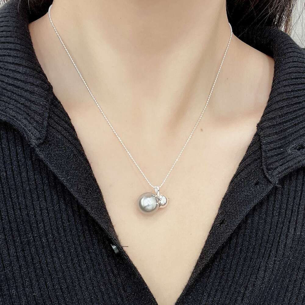 New Gold Gourd Pendant Long Niche Design Light High-end Sweater Chain Elegant Versatile Necklace 0f6