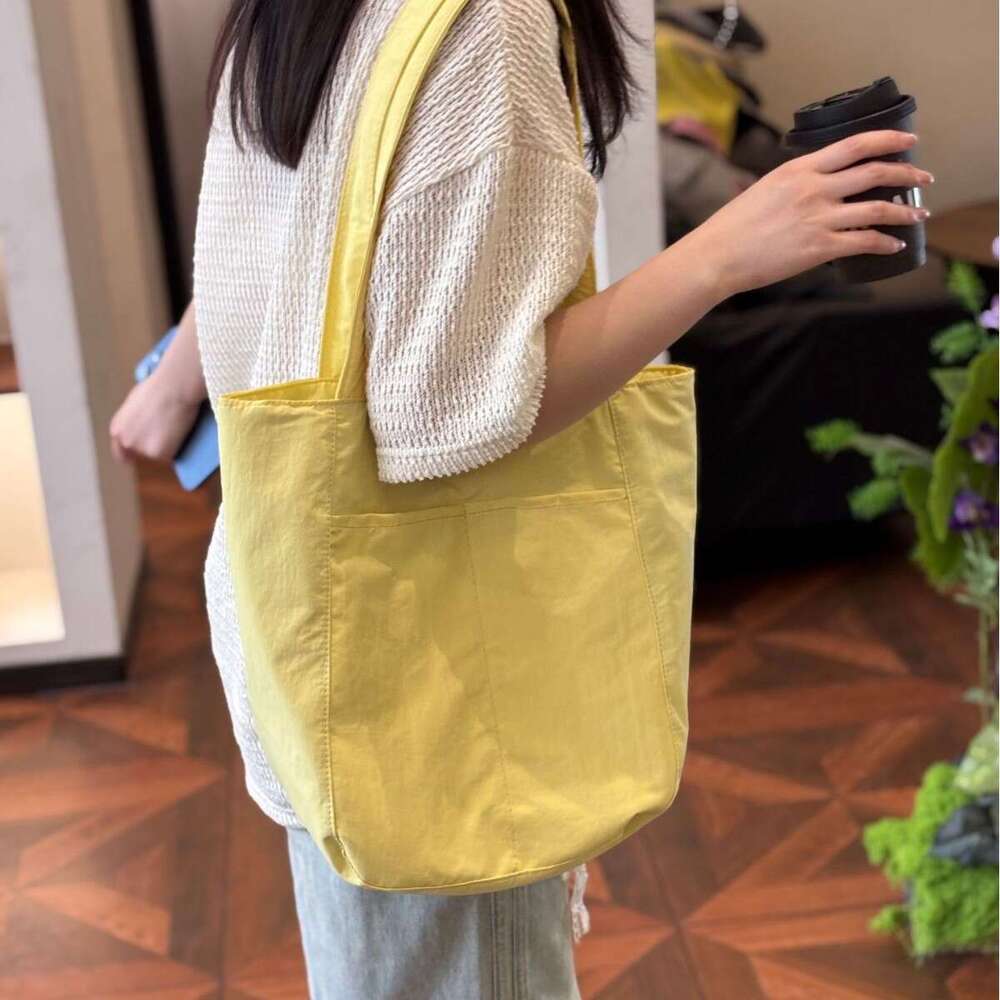 2025 New Canvas Casual Shoulder Versatile Women's Design Sense Large Capacity Commuter Tote Bag
