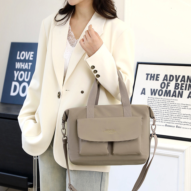 Colorful Fox New Lightweight Handheld Large Capacity Nylon Crossbody Commuter Tote Short Trip Travel Bag ddmymoon