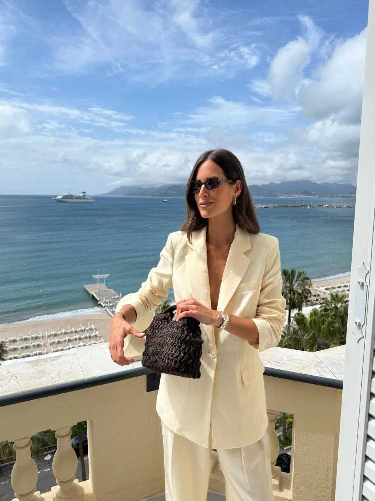 Elegant Ladies Chain Woven Handbag Straw Shoulder Bag Fashionable Raffia Crossbody Beach Bag Summer New Versatile Womens Bag Y250729