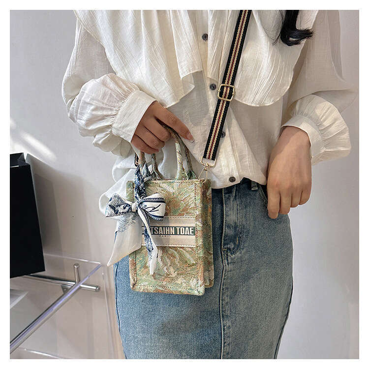 Fashion Monet Oil Painting Handbag for Women 2024 New Summer Phone Textured Niche Crossbody Bag