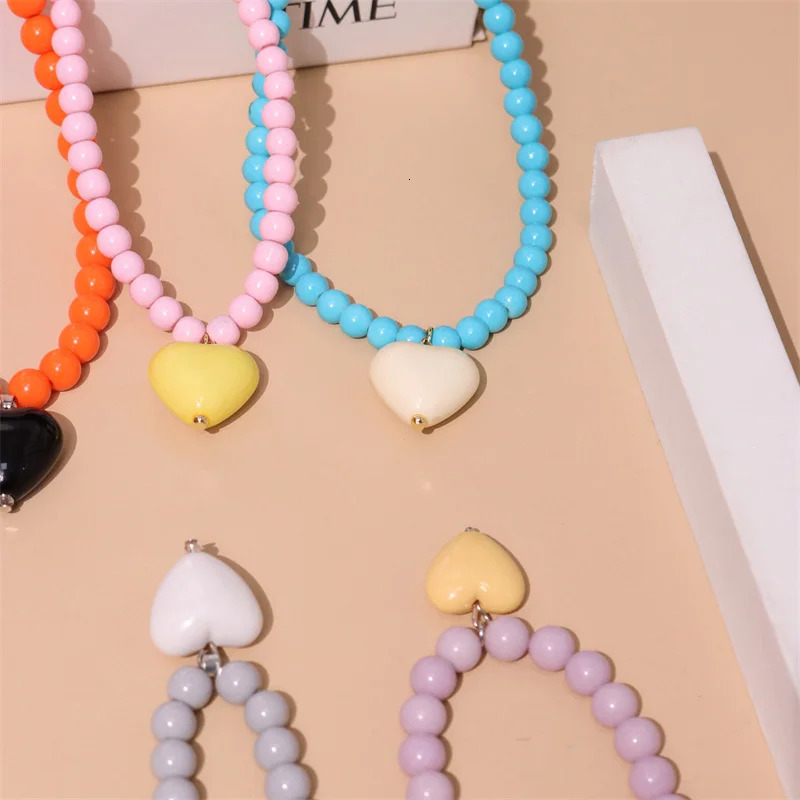 HANGZHI Color Beaded Chain Resin Heart Pendant Necklace For Women Girls Trendy Clavicle Chain Delicate Jewelry Gift 250729
