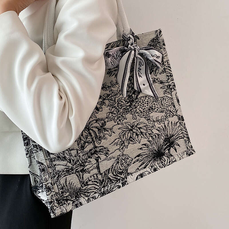 Large Capacity 2025 Summer Handbag Work Commute Tote for Women Going Out College Student Shoulder Bag