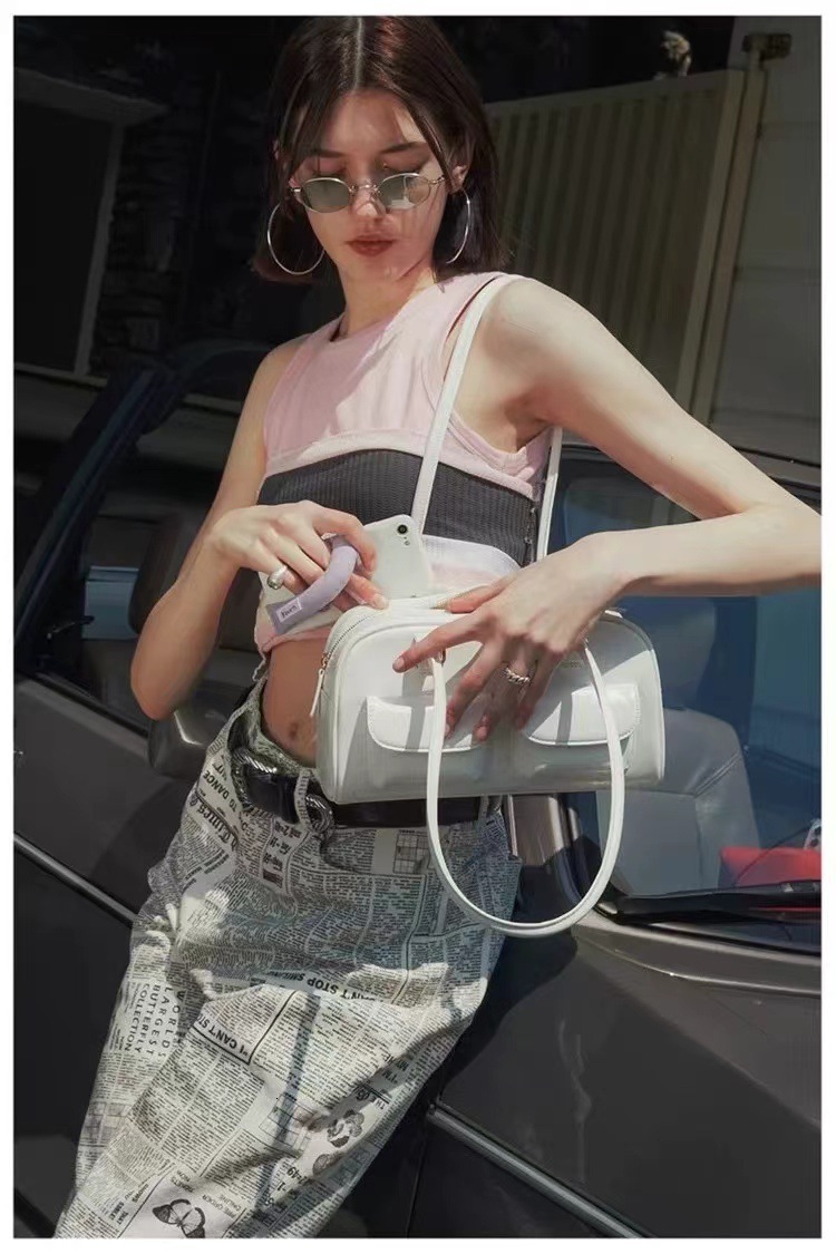 2025 designer's new Korean style large capacity retro bowling handbag shoulder bag