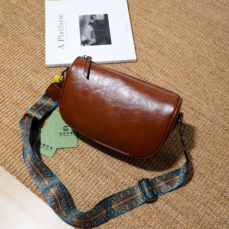 Wide Strap Design for Women 2022 New Oil Wax Soft Leather Texture Single Shoulder Underarm Versatile Crossbody Bag