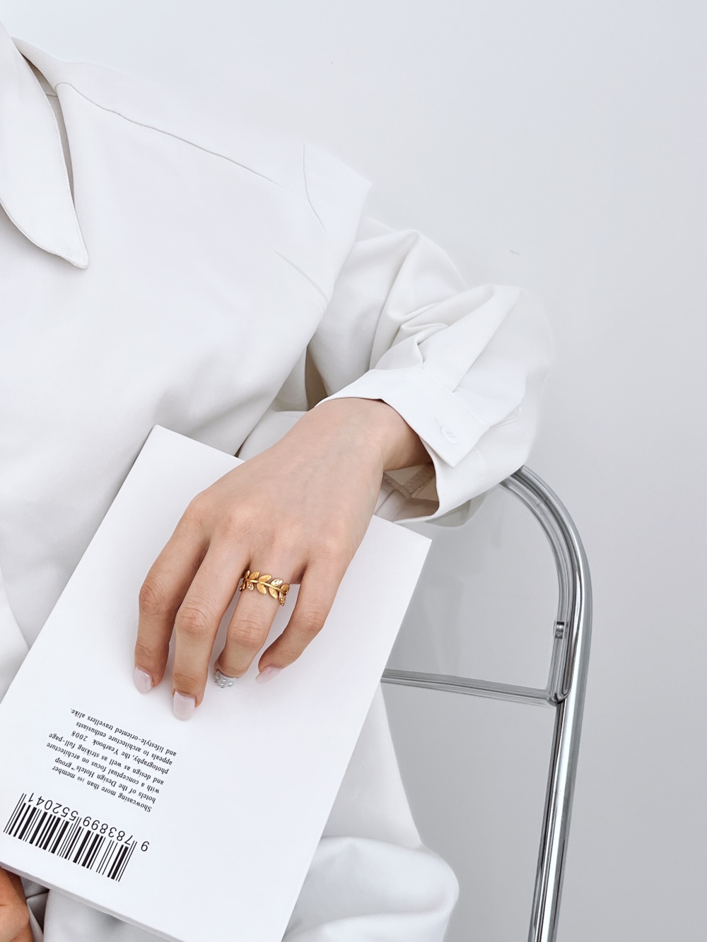 Women's 925 Silver Ring Plated with 18k Gold - Leaf Shape Design with Sparkling Cubic Zirconia Stones (Width: 9mm, Weight: 4.2g)