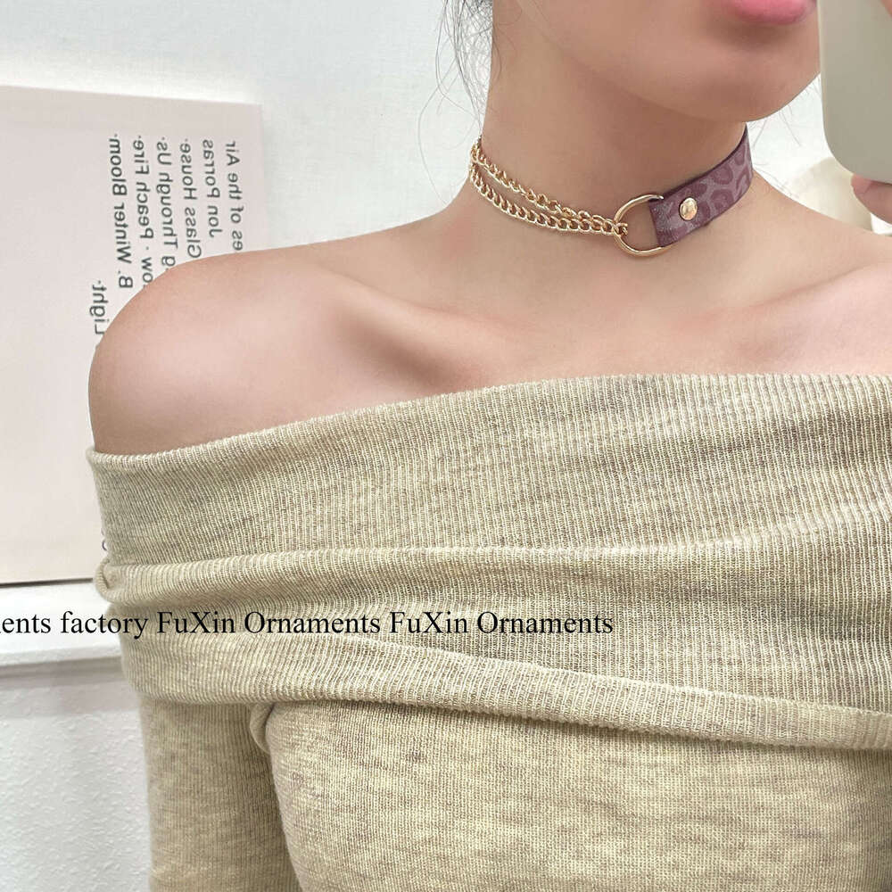 New Fashion Niche Light Collarbone High-end Design Unique Novel Temperament Pink Leopard Print Gold Chain Necklace 3ab