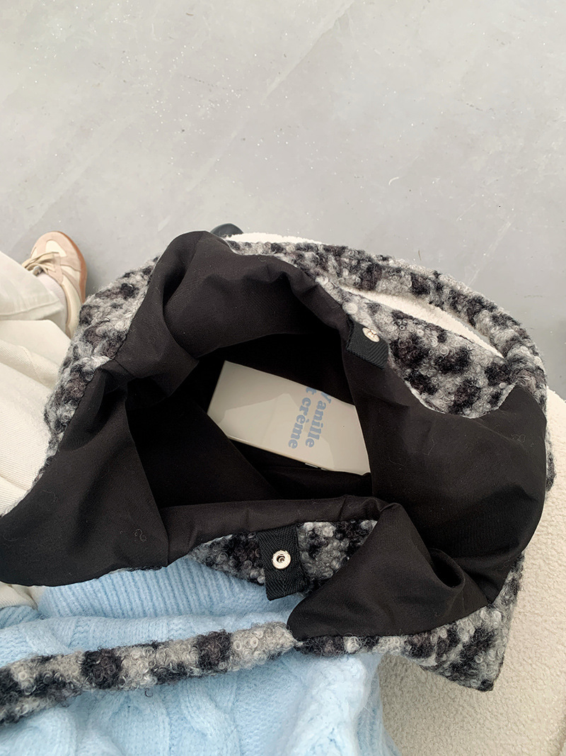 Designer Luxury Bag Bag Leopard Print Plush Bag For Women Winter 2025 New Commuter College Style Tote Bag Large Capacity Single Shoulder Furry Bag Tre