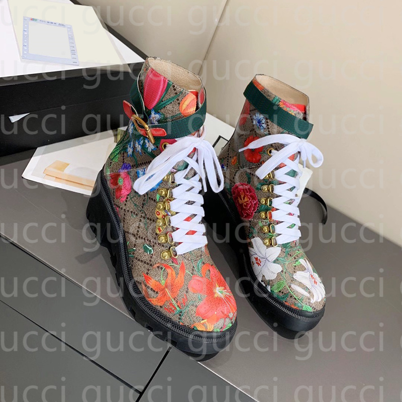 Luxury Designers Ankle Marten Boot Black Leather Boots Rubber Sole Low Heel Waterproof Belt Buckle Textured Leather Trim Women Men Wellies