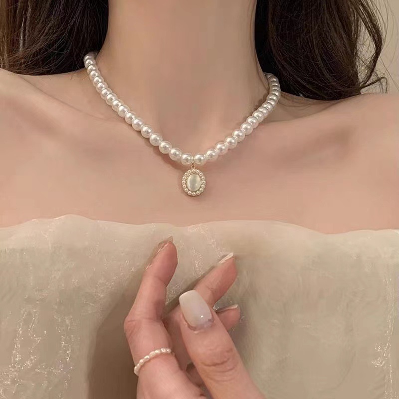 2025 Designer necklace Beach Lady Pendant New Hot-Selling High-End Bowknot Heart Collarbone Chain Light Luxury Niche Evening Dress Necklace Accessorie