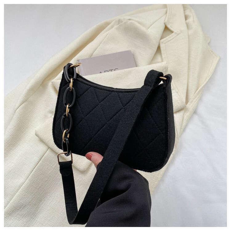 2025 Trendy French Niche Design for Women Versatile High-end Chain Shoulder Handbag Felt Underarm Bag