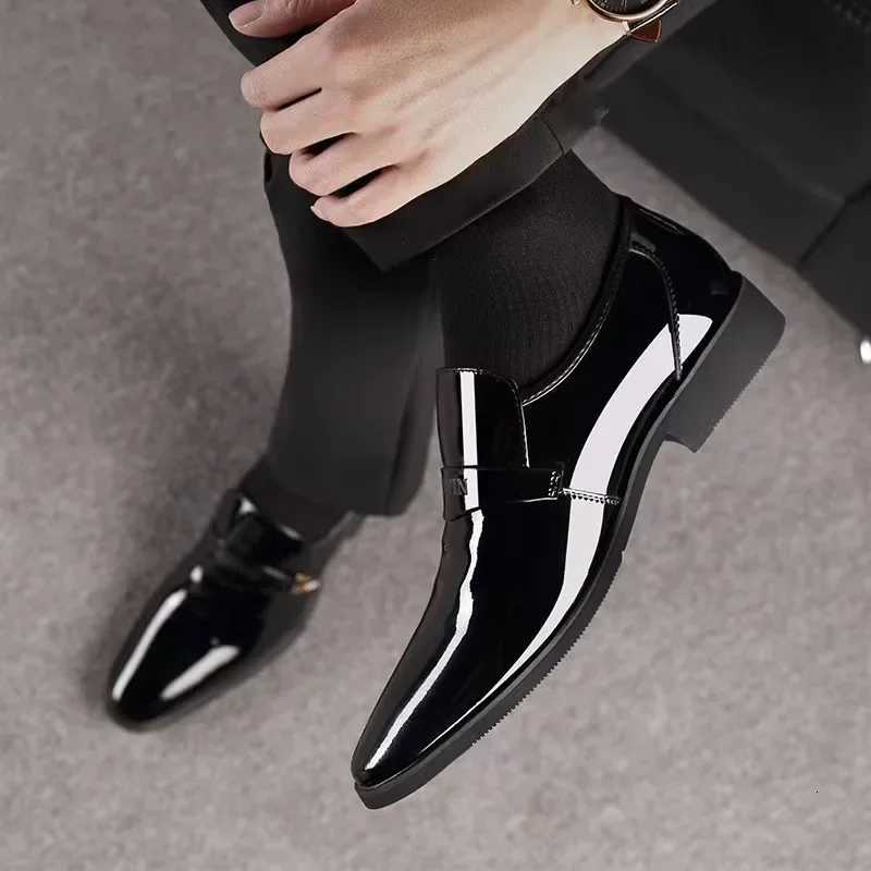 Mens Leather Shoes Business Shoes Bright Leather Oxford Shoes Lacquer Pointed Toe M Loafers Slip-on Designer Mens Dress Shoes Y250730