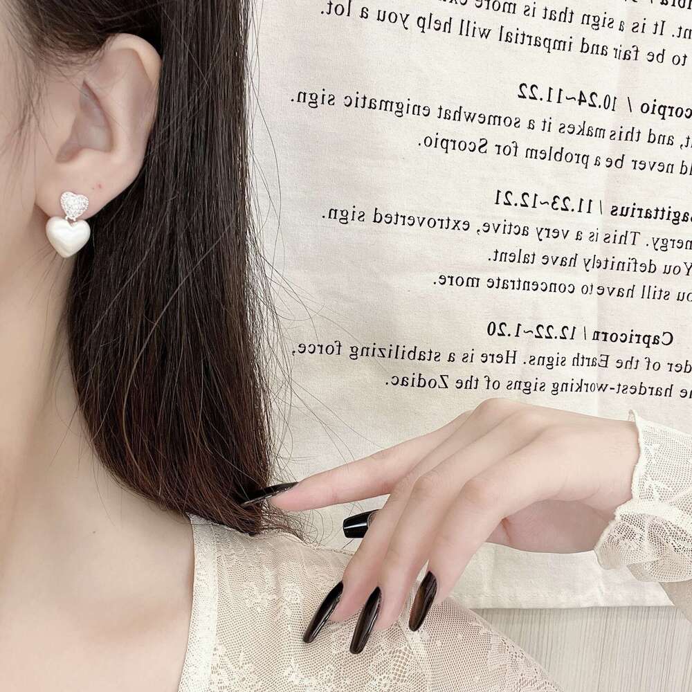 Autumn Winter Brushed Heart Zircon Sier for Women High-end Exquisite Ear Jewelry Light Unique Niche Earrings 063