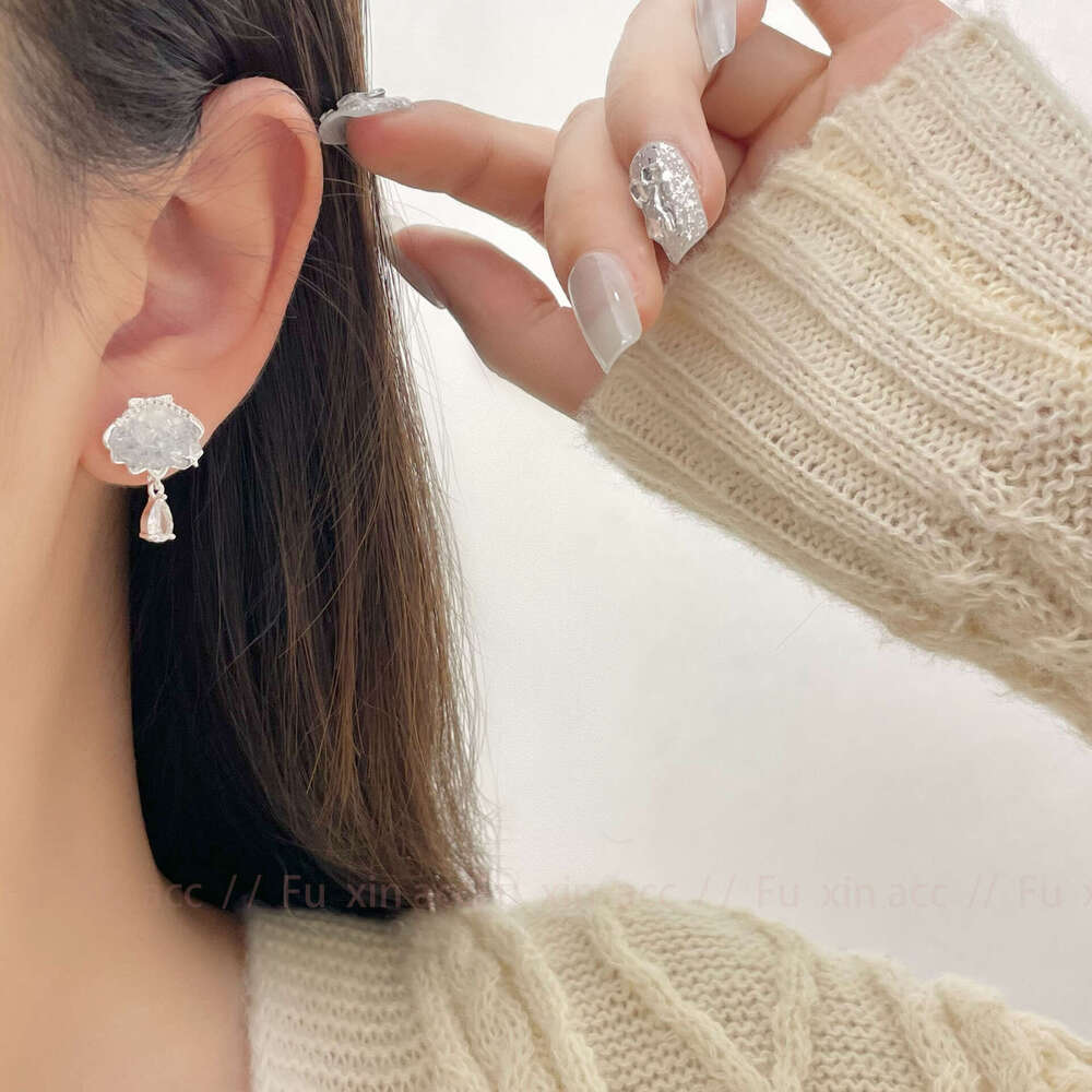 Star Tassel Super Flash Zircon Blue and White Gradient Cloud High-End Sea Salt Ice Crystal Nebula Earrings Sweet 786