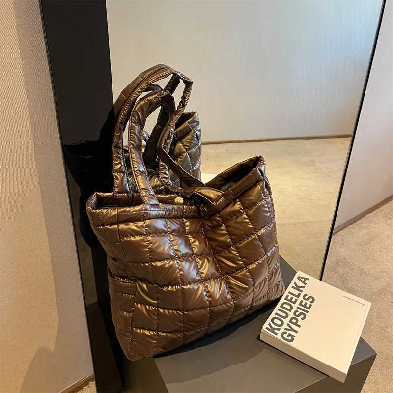 Winter Wen Down Messenger Bag Quilted Space Cott Padded Tote Shoulder Bag Fem Large Capacity Fluffy Top-handle Bags 2023 Y250730