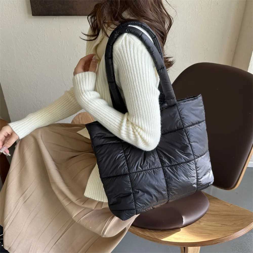 Fi Space Pad Cott Totes Handbag Wen Shoulder Bags Winter Nylon Padded Quilted Shopper Bags Fem Casual Crossbody Bags Y250730