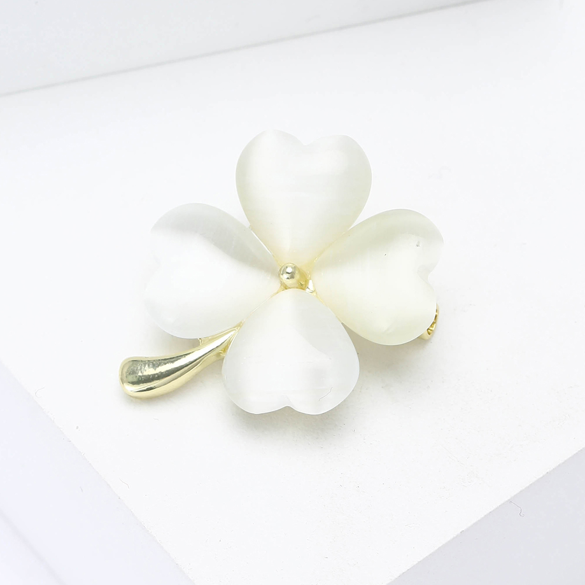 Gold Tone Four - Leaf Clover Brooch With Pearl - Like Petals Elegant Daily Jewelry And Gift For Her High Quality And Stylish Jewelry