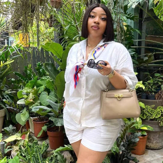 Plus Size Casual Women's Two-Piece Set Fashionable Solid Color Shirt Shorts Simple Elegant Outfit For Women B5