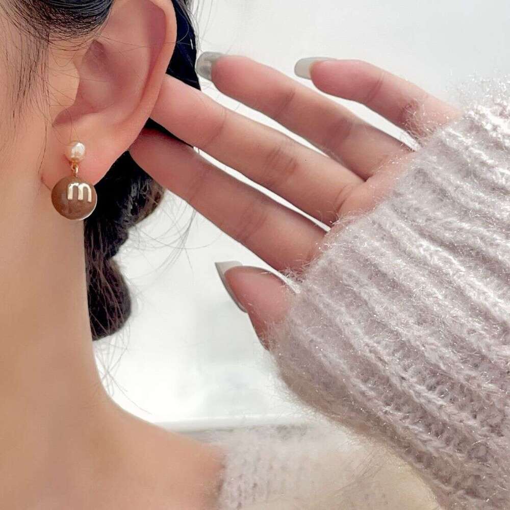High-end Wine Red Brown Bead Short Unique Design Sense Stud Fashionable Elegant Earrings e13