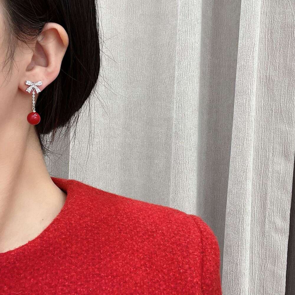 New French Style Light Zircon Pearl Elegant Versatile Niche Design High-end Fashion Stud Earrings for Women 3c5