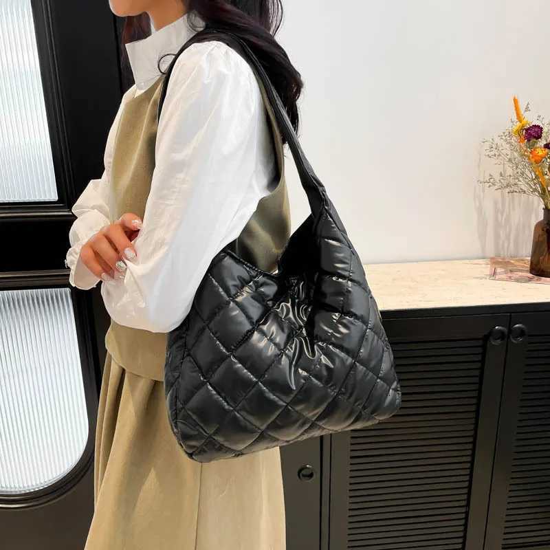 Puffer Shoulder Bag for Women Down Cotton Padded Tote Bag Bubble Handbag Purse Large Shopper Bag Quilted Cloud Top Hand Bag Y250730